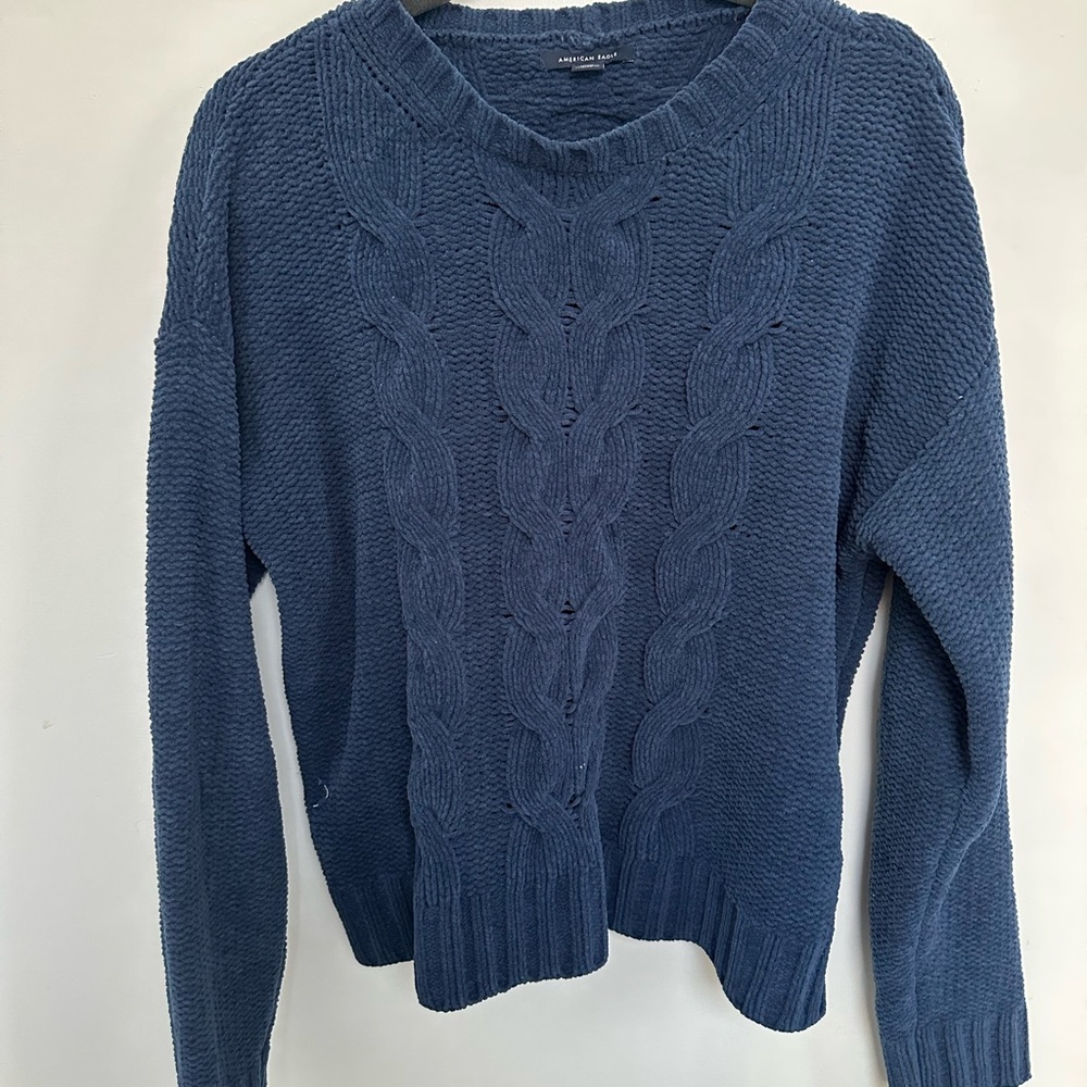American Eagle Outfitter Plush Cable-knit Sweater. Size M.
